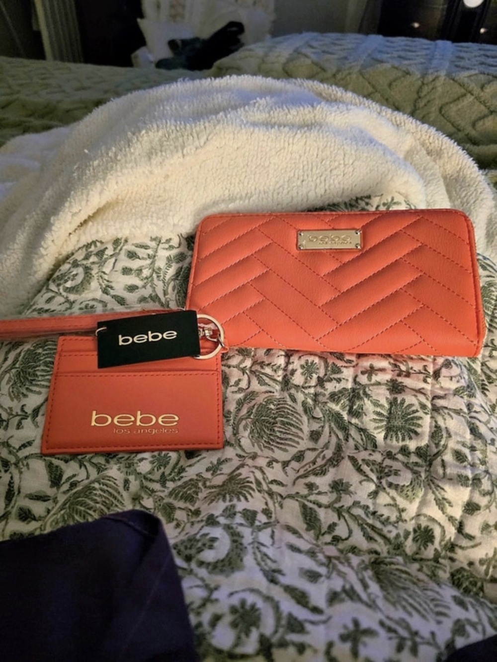 bebe Quilted Wristlet Wallet in Orange Like New - Picture 5 of 7
